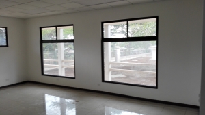 Suministro e instalación de cerramientos en vidrio y aluminio